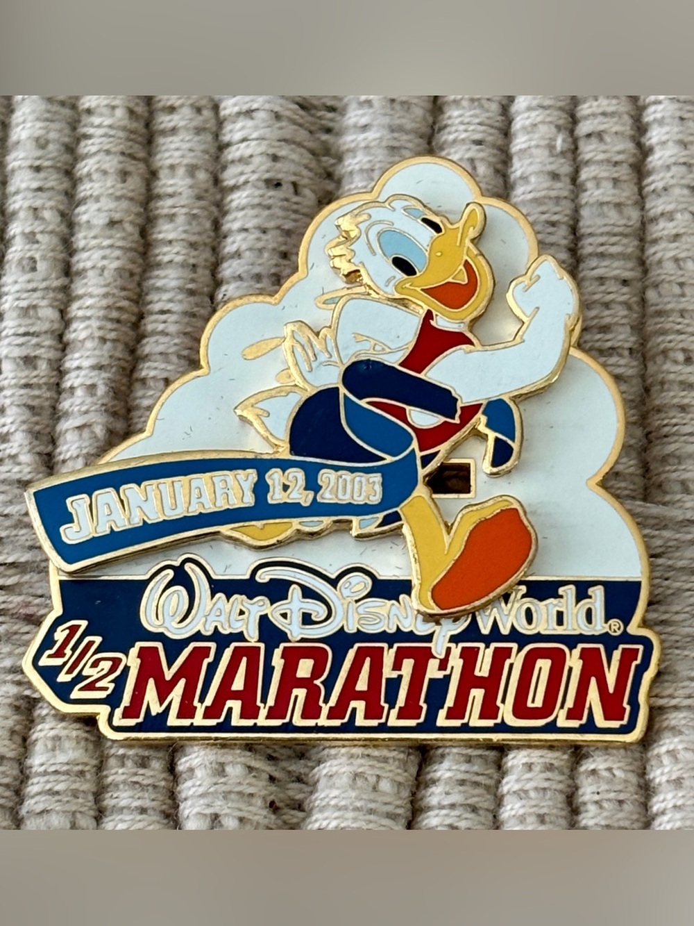 DISNEY 2003 Walt Disney World 1/2 Marathon Donald Duck Slider Pin